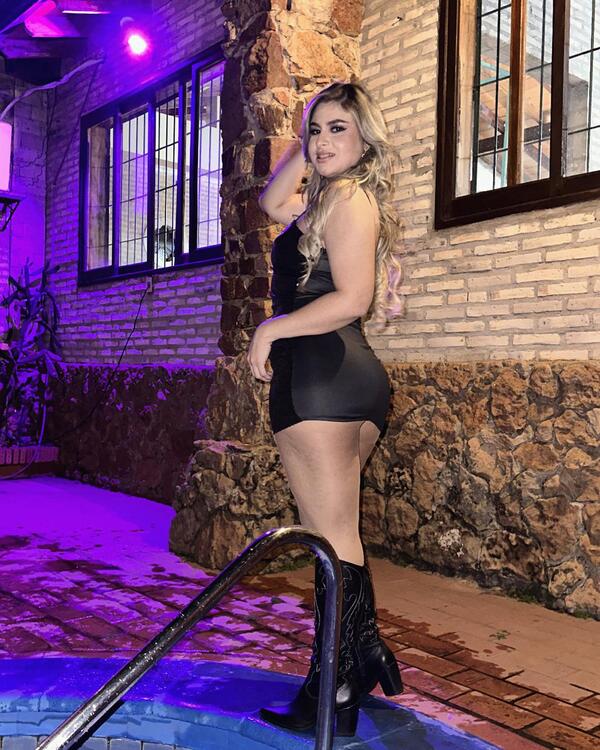 Popular / Rubia de la cerveza tanteada por loperro en el rally: "Van a disfrutar de largadas de ser infieles"