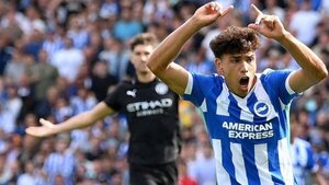 El pisotón que sufrió Diego Gómez en la victoria del Brighton