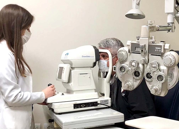 Salud visual en adultos mayores: la presbicia y otras afecciones que impactan sobre su calidad de vida
