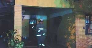 Diario HOY | Incendio consume vivienda y deja a madre e hijo en la calle en Capiatá