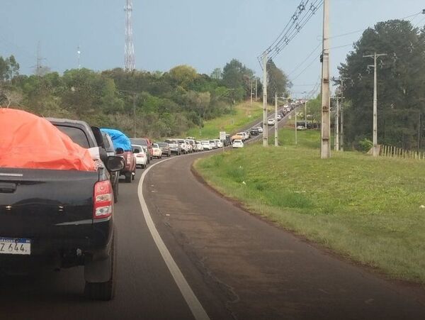 Operativo retorno: largas filas tras el cierre del rally en Trinidad genera tráfico en la Ruta PY06