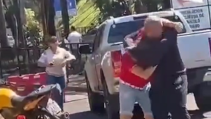 Video: Conductores se agarran a los golpes en el Puente de la Amistad