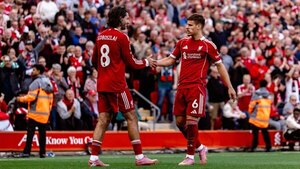 Versus / Liverpool vence al Arsenal y queda líder en solitario en la Premier League