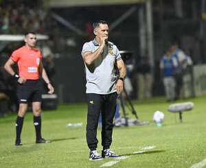 Bernay elogia a su equipo: “Ser puntero no es cosa de todos los días” - Guaraní - ABC Color