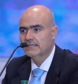 Decano de la Facultad de Derecho UNA nombra director sin concurso, pese a prohibición de la ley - PDS RADIO Y TV