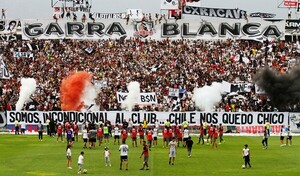 Hincha de Colo Colo muere tras caer del techo del Estadio durante Superclásico