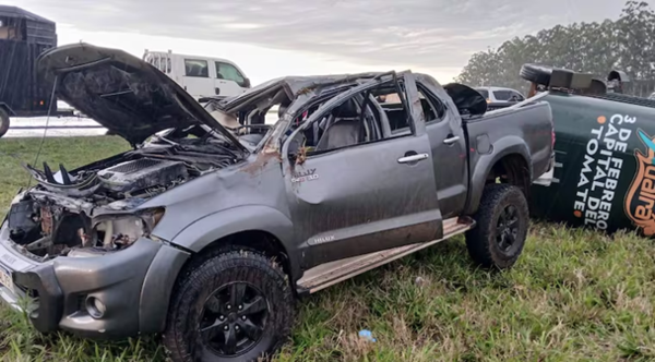 Camioneta que transportaba caballos sufrió vuelco fatal en Campo 9