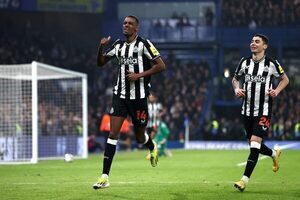 Alexander Isak, al Liverpool por 150 millones de euros