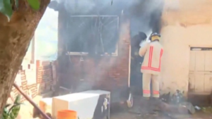 Quemó la casa de su hermano porque apagó su equipo de sonido