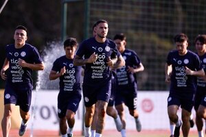 La Albirroja se movilizó por primera vez con miras al último combo