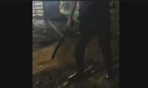 Video: Atacó a su vecino con un machetillo por no bajar el volumen de la música