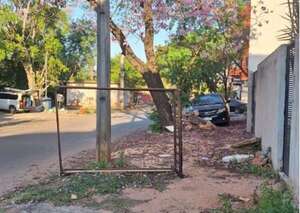 Veredas “intransitables” en el barrio Ytay de Asunción  - Crónicas Ciudadanas - ABC Color