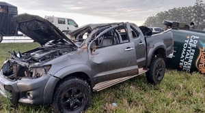 Un muerto y tres heridos tras vuelco de camioneta con caballos en ex Campo 9