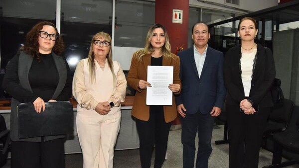 Concejala de Luque presenta una denuncia contra Santiago Peña por violencia contra la mujer