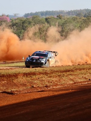 Popular / Karai se reventó costillas mientras miraba el rally: Una piedra voló hacia él