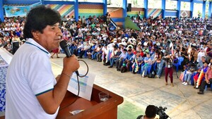 Evo dice que Cartel de los Soles, declarado terrorista por Paraguay, es "otra ficción" de EEUU