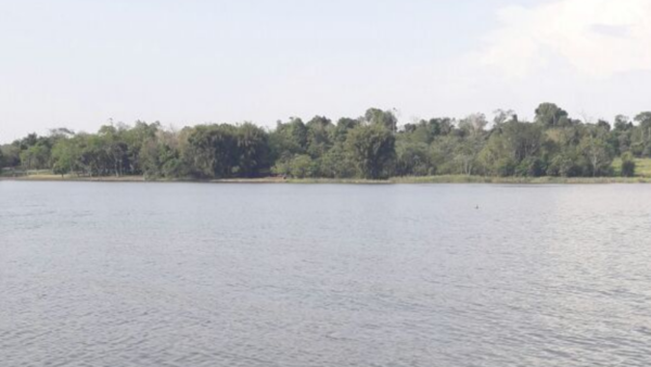 Joven con orden de captura es detenido tras intentar escapar lanzándose al lago Acaray