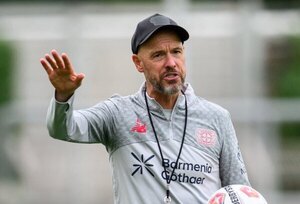 Versus / Leverkusen destituye a su DT Erik ten Hag tras dos fechas de Bundesliga