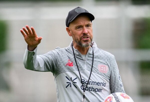 Versus / Leverkusen destituye a su DT Erik ten Hag tras dos fechas de Bundesliga