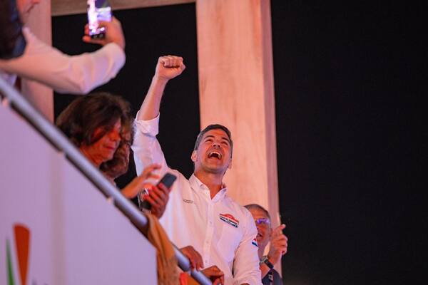 Presidente Peña aplaude el comportamiento ejemplar del público en el WRC Ueno Rally del Paraguay 2025