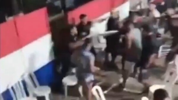 Feroz pelea campal hubo en un club de boxeo donde echaron hasta la muralla