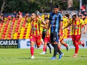 Reñida Primera B cuenta con cuatro equipos en la cima - Fútbol - ABC Color