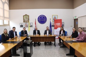 Solar Banco y la Universidad Católica sellan alianza para beneficio de estudiantes - MarketData
