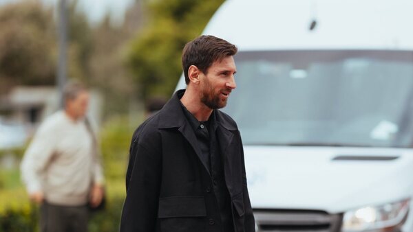 Messi llega para disputar su último partido de Eliminatorias en Argentina