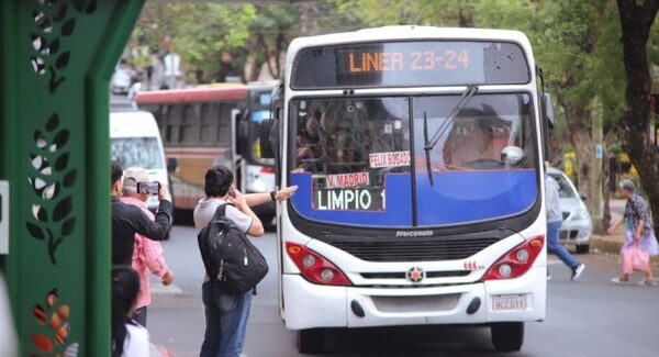 Anuncian principio de acuerdo entre transportistas y el Gobierno - trece