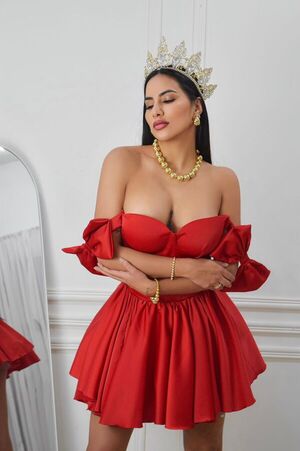 Popular / ¡Como toda una reina, cuerona festejo un nuevo año de vida!