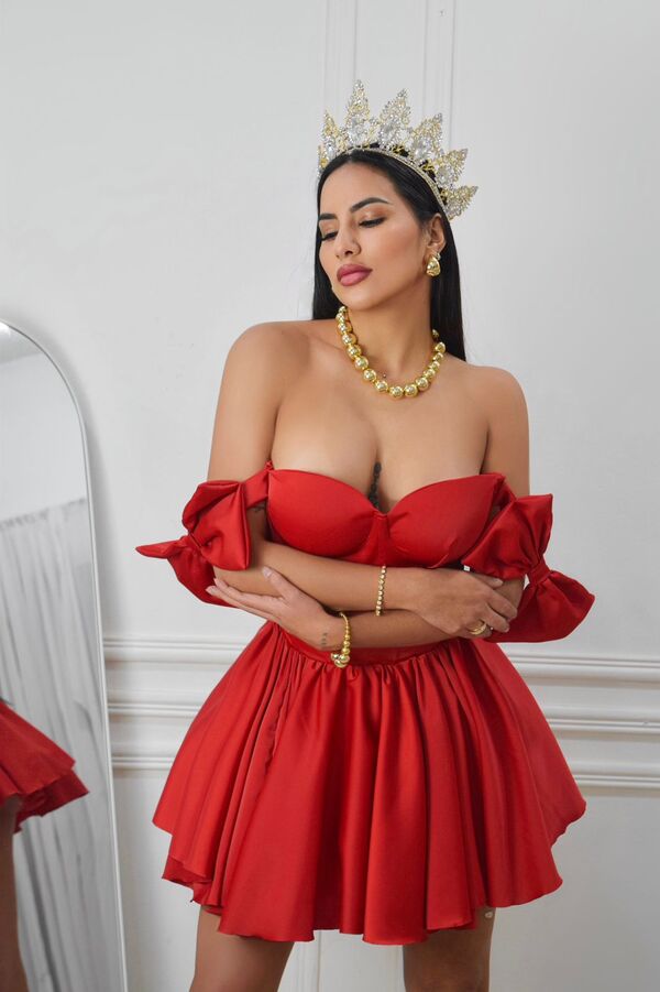 Popular / ¡Como toda una reina, cuerona festejo un nuevo año de vida!