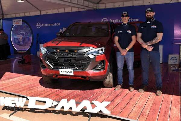 Isuzu presenta la nueva camioneta D-Max Blade - Empresariales - ABC Color