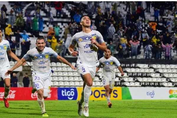 Popular / ¡Pelotero ojapo rifa para ayudar a su bebé!