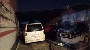 Controlan el incendio de un taller mecánico en Asunción - Policiales - ABC Color