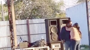 Dijey no aceptó el supuesto “chape” de una mujer y hubo sillazos a full