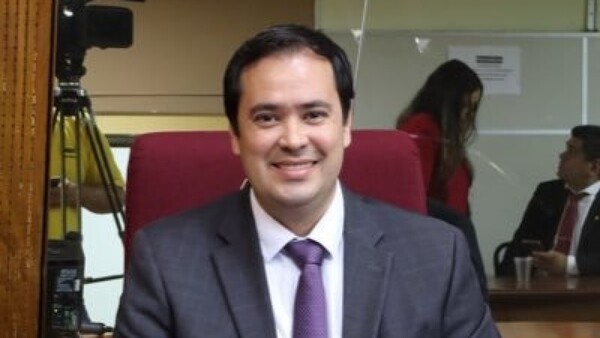 Diputado cartista propone cobrar G. 2 mil'i por cada auto que entra a Asunción