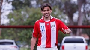 Aura mundialista: Ángel Romero apareció con la casaca del 2010 y encendió la ilusión