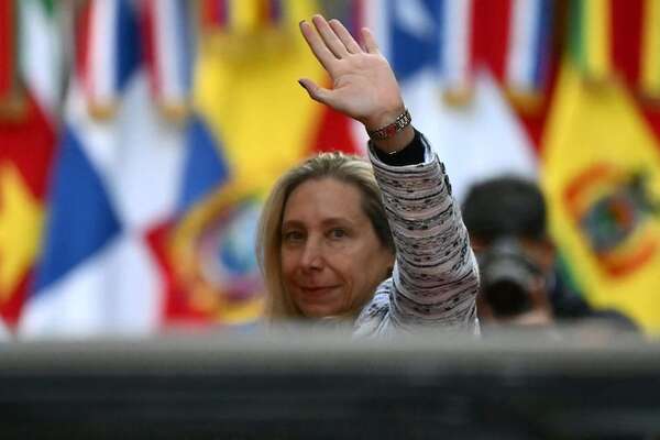 Escándalo por coimas: gobierno de Milei arguye “grabación ilegal”, pero no desmiente que sea la voz de Karina - Mundo - ABC Color