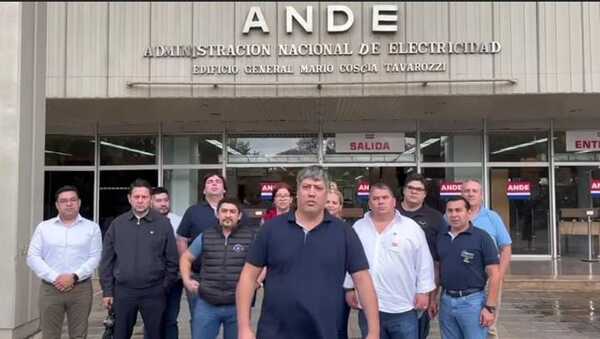 Popular / Funcionarios de la Ande ojapo movilización contra proyecto de Ley: “nosotros vemos como una puerta de privatización”