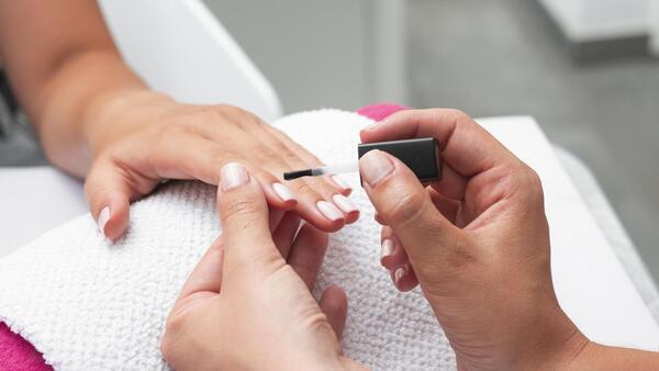 Paraguay prohíbe sustancias para esmaltes semipermanentes: ¿Cuáles son los productos?