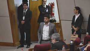 Raúl Benítez denuncia doble cobro de Lizarella y es atacado por cartistas