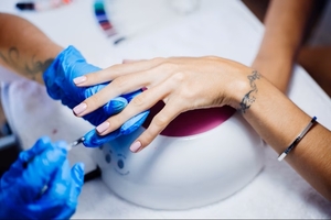 Dinavisa prohíbe sustancias cancerígenas en esmaltes semipermanentes y geles para uñas