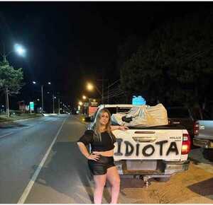 Popular / ¡"Apareció la tóxica" le dicen a una abogada que posó con auto viral del rally!