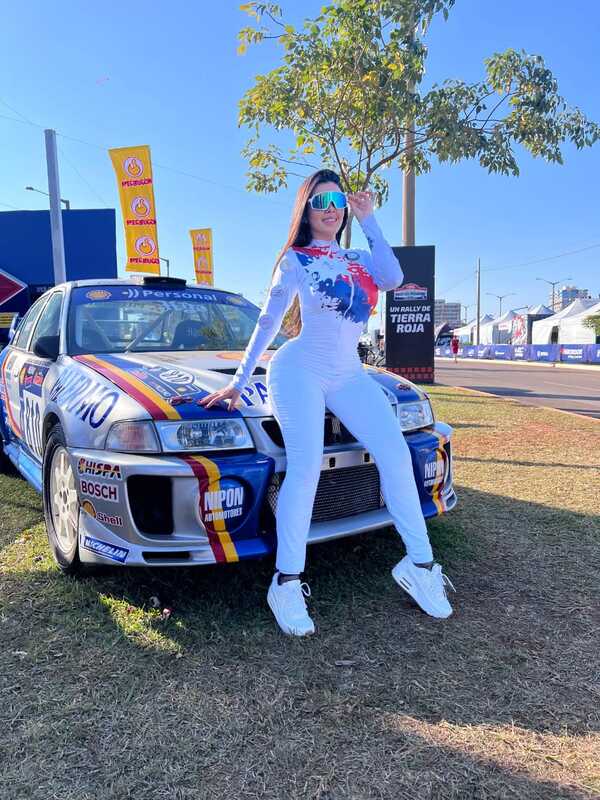Popular / Anita: "El piloto Fau Zaldívar tiene una sonrisa muy linda"