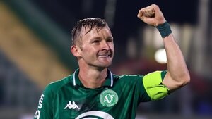 Walter Clar anota y asiste, pero Chapecoense pierde la punta