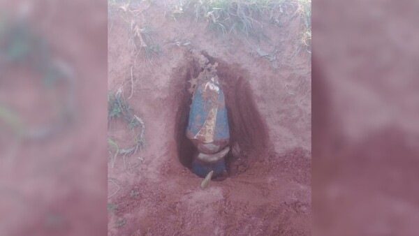 Encontró imagen de la Virgen ¡enterrada!
