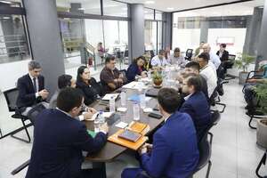 Retoman mesa de diálogo para evitar huelga de choferes - Nacionales - ABC Color