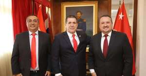 La Nación / Dirigentes de Mallorquín se reunieron con el presidente de la ANR