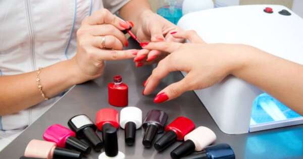 La Nación / Paraguay prohíbe sustancias utilizadas en esmaltes de uñas por riesgos para la salud