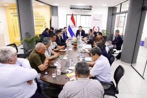Llegan a acuerdo y no habrá huelga de choferes del transporte público esta semana